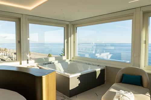 jacuzzi1---1k-jpeg